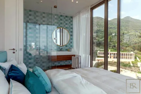 Modern Villa 5 Star Services Panoramic hill lake views, 5 bedrooms in Lake Garda unique for sale For Super Rich