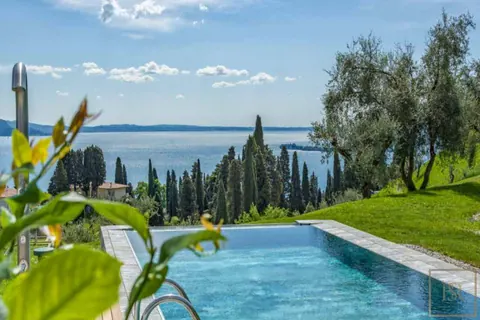 Luxury Villa 5-Star Clubhouse Lake view, SPA, Wellness, Sauna, 4 bedrooms in Lake Garda