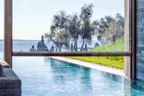 Luxury Villa 5-Star Clubhouse Lake view, SPA, Wellness, Sauna, 4 bedrooms in Lake Garda ID-SP-N for sale For Super Rich