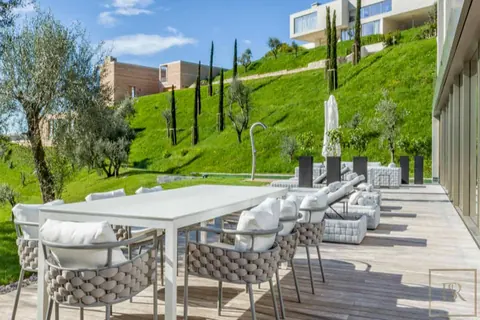 Luxury Villa 5-Star Clubhouse Lake view, SPA, Wellness, Sauna, 4 bedrooms in Lake Garda available for sale For Super Rich