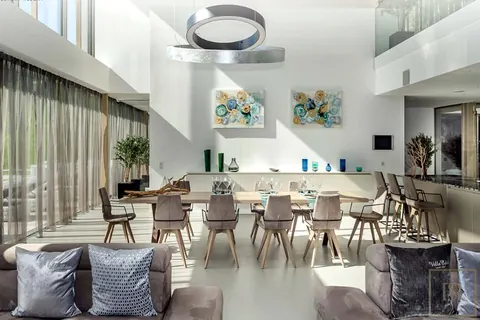 Luxury Villa 5-Star Clubhouse Lake view, SPA, Wellness, Sauna, 4 bedrooms in Lake Garda search for sale For Super Rich