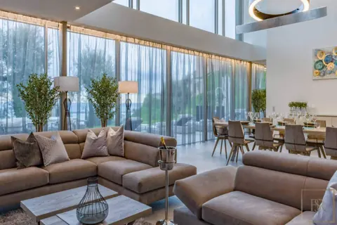 Luxury Villa 5-Star Clubhouse Lake view, SPA, Wellness, Sauna, 4 bedrooms in Lake Garda price for sale For Super Rich