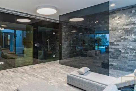 Luxury Villa 5-Star Clubhouse Lake view, SPA, Wellness, Sauna, 4 bedrooms in Lake Garda deal for sale For Super Rich