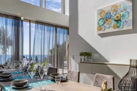 Luxury Villa 5-Star Clubhouse Lake view, SPA, Wellness, Sauna, 4 bedrooms in Lake Garda luxury for sale For Super Rich