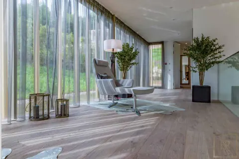 Luxury Villa 5-Star Clubhouse Lake view, SPA, Wellness, Sauna, 4 bedrooms in Lake Garda ultra luxury for sale For Super Rich