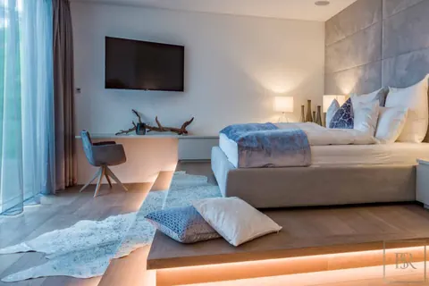 Luxury Villa 5-Star Clubhouse Lake view, SPA, Wellness, Sauna, 4 bedrooms in Lake Garda expensive for sale For Super Rich