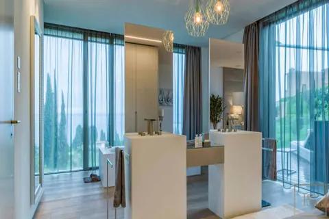 Luxury Villa 5-Star Clubhouse Lake view, SPA, Wellness, Sauna, 4 bedrooms in Lake Garda exclusive for sale For Super Rich