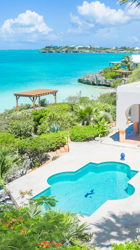 Moroccan Style House Beach Front Tropical landscaping, 7 bedrooms in Sapodilla Bay best for sale For Super Rich