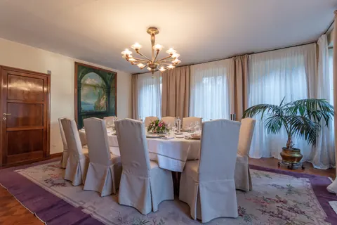 Century Villa Lake View Built 1900, 9 bedrooms in Lake Maggiore deal for sale For Super Rich