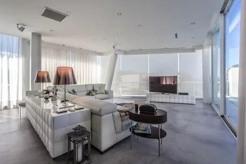 Premium Villa Sea View Large swimming pool, Gym, cinema room, 5 bedrooms in Madiena price for sale For Super Rich