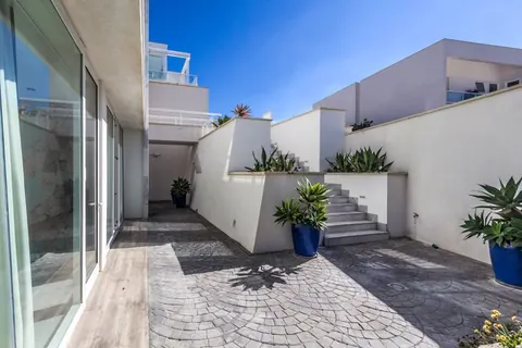 Premium Villa Sea View Large swimming pool, Gym, cinema room, 5 bedrooms in Madiena property for sale For Super Rich