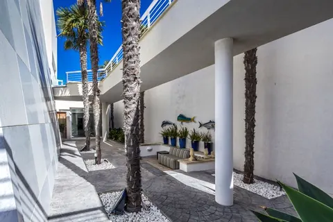 Premium Villa Sea View Large swimming pool, Gym, cinema room, 5 bedrooms in Madiena best for sale For Super Rich