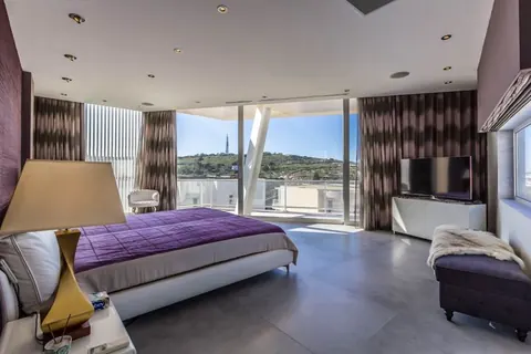 Premium Villa Sea View Large swimming pool, Gym, cinema room, 5 bedrooms in Madiena exclusive for sale For Super Rich
