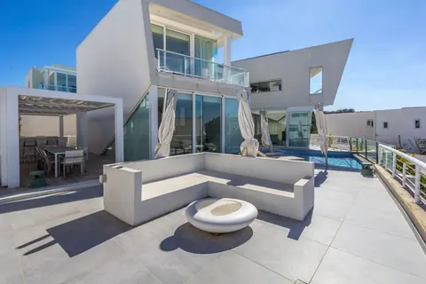 Premium Villa Sea View Large swimming pool, Gym, cinema room, 5 bedrooms in Madiena Used for sale For Super Rich