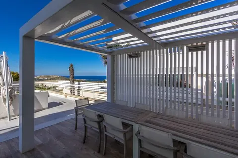 Premium Villa Sea View Large swimming pool, Gym, cinema room, 5 bedrooms in Madiena available for sale For Super Rich