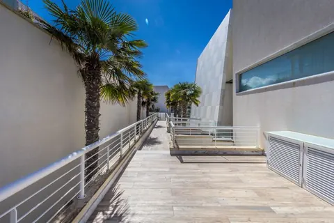 Premium Villa Sea View Large swimming pool, Gym, cinema room, 5 bedrooms in Madiena buy for sale For Super Rich