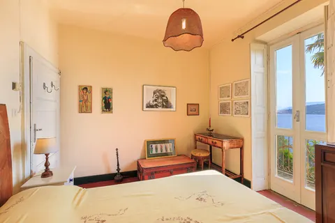 Elegant Villa magnificent view Lake front, 10 bedrooms in Lake Maggiore best for sale For Super Rich