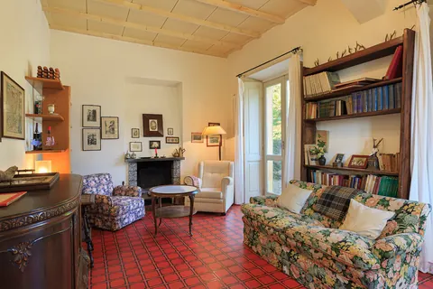 Elegant Villa magnificent view Lake front, 10 bedrooms in Lake Maggiore real estate for sale For Super Rich