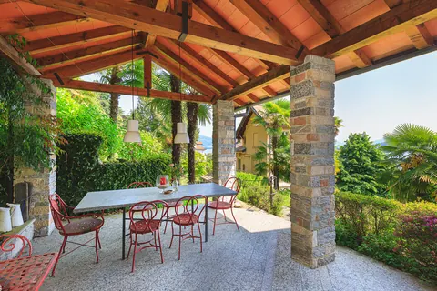 Elegant Villa magnificent view Lake front, 10 bedrooms in Lake Maggiore expensive for sale For Super Rich