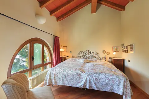 Elegant Villa magnificent view Lake front, 10 bedrooms in Lake Maggiore photos for sale For Super Rich