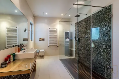 Design Villa Panoramic View with en-suite facilities, gym, 7 bedrooms in Bahar top for sale For Super Rich