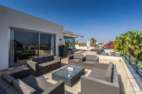 Design Villa Panoramic View with en-suite facilities, gym, 7 bedrooms in Bahar best for sale For Super Rich