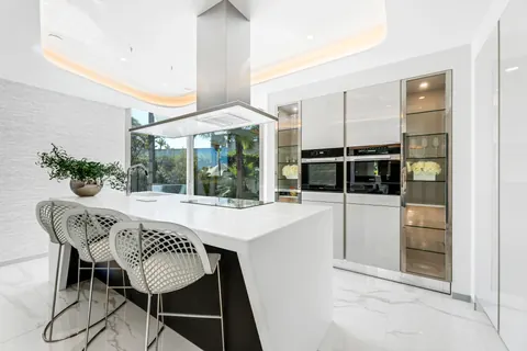 Ultra Modern Front-line Villa Beach Front pool, gym, sauna, bar, 6 bedrooms in Marbella Classified ads for sale For Super Rich Ultra Modern Front-line Villa Beach Front pool, gym, sauna, bar, 6 bedrooms in Marbella Classified ads for sale For Super Rich