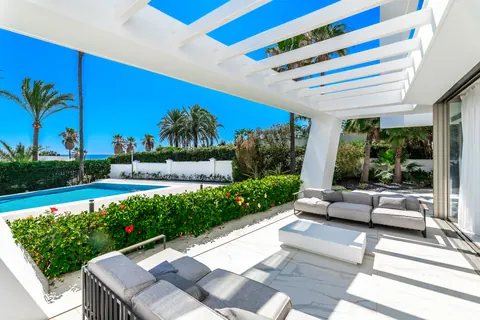 Ultra Modern Front-line Villa Beach Front pool, gym, sauna, bar, 6 bedrooms in Marbella COSTA-00694P for sale For Super Rich Ultra Modern Front-line Villa Beach Front pool, gym, sauna, bar, 6 bedrooms in Marbella COSTA-00694P for sale For Super Rich