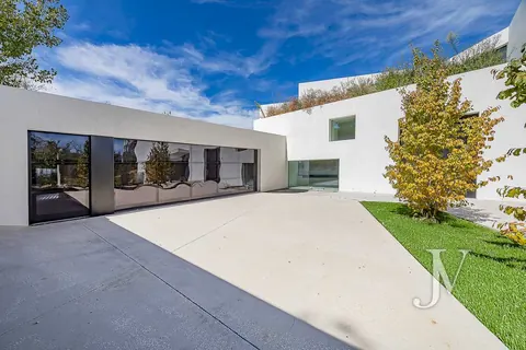 Architectural Villa Panoramic View Swimming pool with Jacuzzi, 6 bedrooms in Madrid ads for sale For Super Rich Architectural Villa Panoramic View Swimming pool with Jacuzzi, 6 bedrooms in Madrid ads for sale For Super Rich