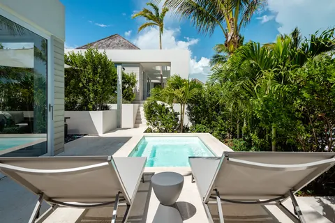 Luxury House Beach Front pickleball court, outdoor cinema, 14 bedrooms in Providenciales search for sale For Super Rich