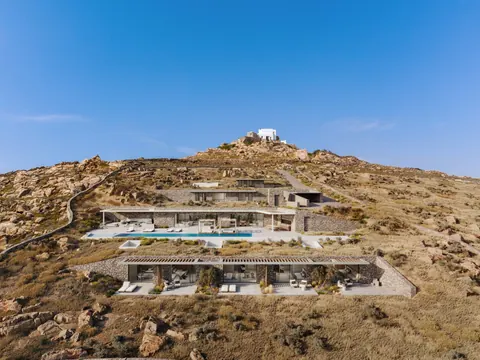Luxury Villa Geometric shapes Substantial infinity pool and spa over the bay, 6 bedrooms in Mykonos best for sale For Super Rich