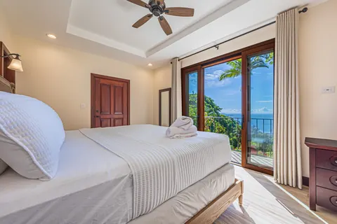 Luxury Villa Panoramic View, 7 bedrooms in Dominical value for sale For Super Rich