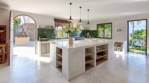EXCLUSIVE Villa Panoramic View overlooking chaweng bay, 8 bedrooms in Ko Samui real estate for sale For Super Rich