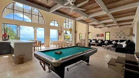 EXCLUSIVE Villa Panoramic View overlooking chaweng bay, 8 bedrooms in Ko Samui ultra luxury for sale For Super Rich