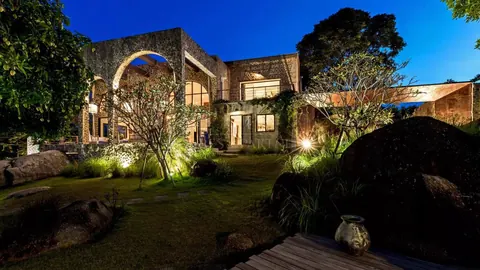 EXCLUSIVE Villa Panoramic View overlooking chaweng bay, 8 bedrooms in Ko Samui photo for sale For Super Rich