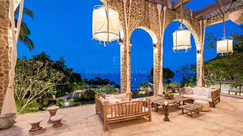 EXCLUSIVE Villa Panoramic View overlooking chaweng bay, 8 bedrooms in Ko Samui search for sale For Super Rich
