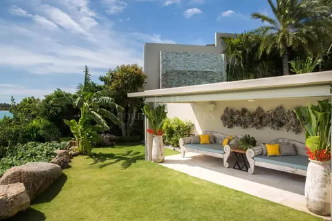 Ultimate luxury Villa Waterfront swimming pool surrounded by tropical plants, 6 bedrooms in Ko Samui value for sale For Super Rich