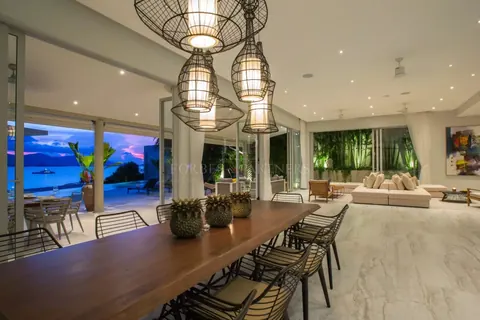 Ultimate luxury Villa Waterfront swimming pool surrounded by tropical plants, 6 bedrooms in Ko Samui real estate for sale For Super Rich