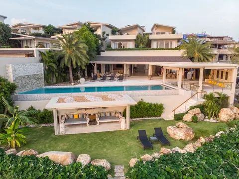Ultimate luxury Villa Waterfront swimming pool surrounded by tropical plants, 6 bedrooms in Ko Samui Used for sale For Super Rich