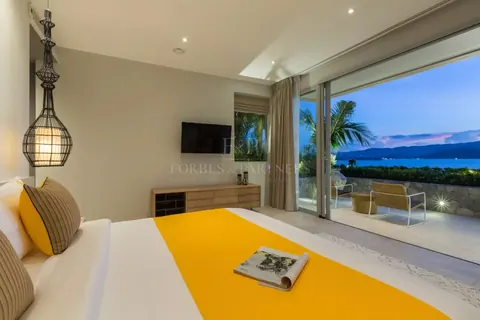 Ultimate luxury Villa Waterfront swimming pool surrounded by tropical plants, 6 bedrooms in Ko Samui ads for sale For Super Rich
