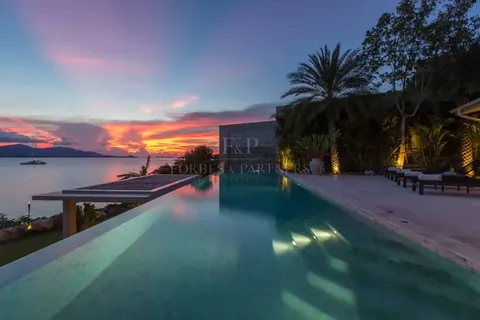 Ultimate luxury Villa Waterfront swimming pool surrounded by tropical plants, 6 bedrooms in Ko Samui properties for sale For Super Rich