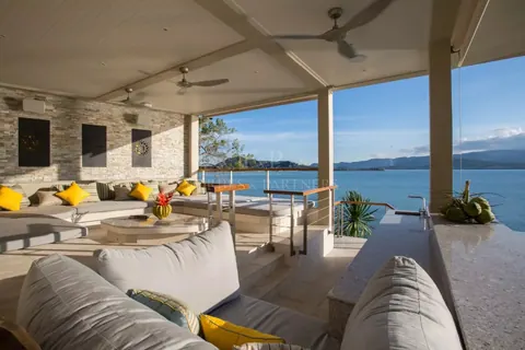 Ultimate luxury Villa Waterfront swimming pool surrounded by tropical plants, 6 bedrooms in Ko Samui price for sale For Super Rich