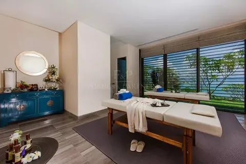 High-end Villa Beach Front 6-star service, 10 bedrooms in Phuket expensive for sale For Super Rich