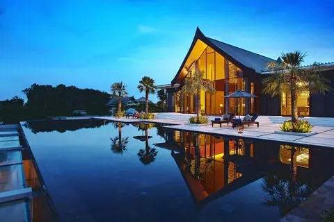 High-end Villa Beach Front 6-star service, 10 bedrooms in Phuket Used for sale For Super Rich