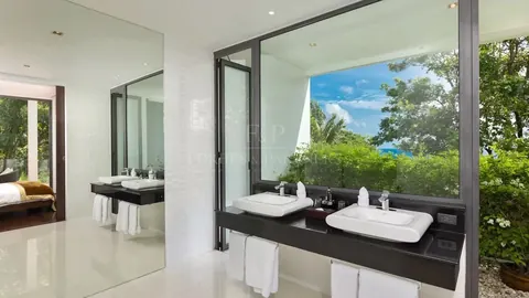 Majestic Villa Ocean & Sunset Views 20 meters long infinity-edge swimming pool, 5 bedrooms in Phuket image for sale For Super Rich