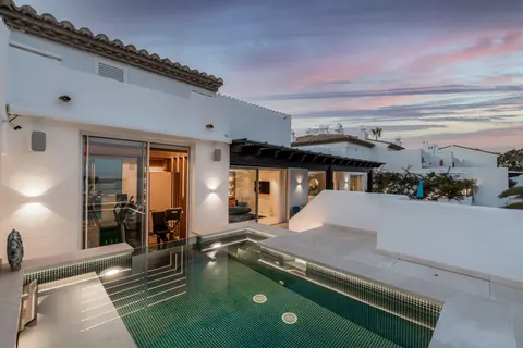 Luxury Apartment Beach Front front-line, 6 bedrooms in Marbella - Puente Romano buy for sale For Super Rich Luxury Apartment Beach Front front-line, 6 bedrooms in Marbella - Puente Romano buy for sale For Super Rich