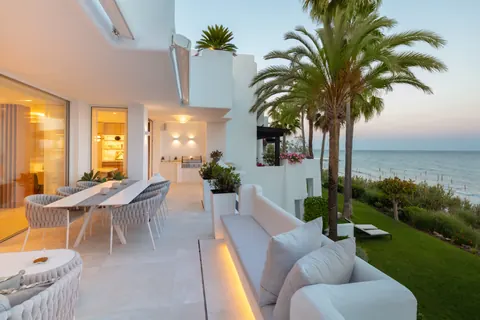 Luxury Apartment Beach Front front-line, 6 bedrooms in Marbella - Puente Romano luxury for sale For Super Rich Luxury Apartment Beach Front front-line, 6 bedrooms in Marbella - Puente Romano luxury for sale For Super Rich
