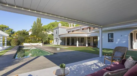 High-end Villa Panoramic View of the sea and golf, 4 bedrooms in Quinta Do Lago available for sale For Super Rich