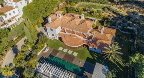 High-end Villa Panoramic View of the sea and golf, 4 bedrooms in Quinta Do Lago best for sale For Super Rich