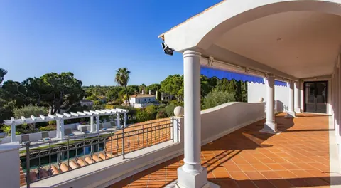 High-end Villa Panoramic View of the sea and golf, 4 bedrooms in Quinta Do Lago price for sale For Super Rich